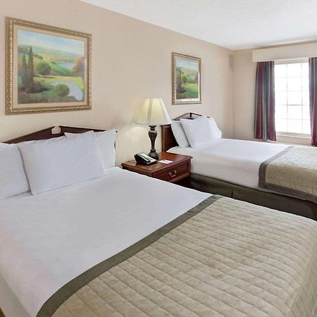 Baymont By Wyndham Sanford Hotel Екстериор снимка