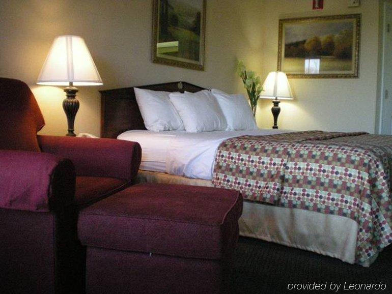 Baymont By Wyndham Sanford Hotel Екстериор снимка