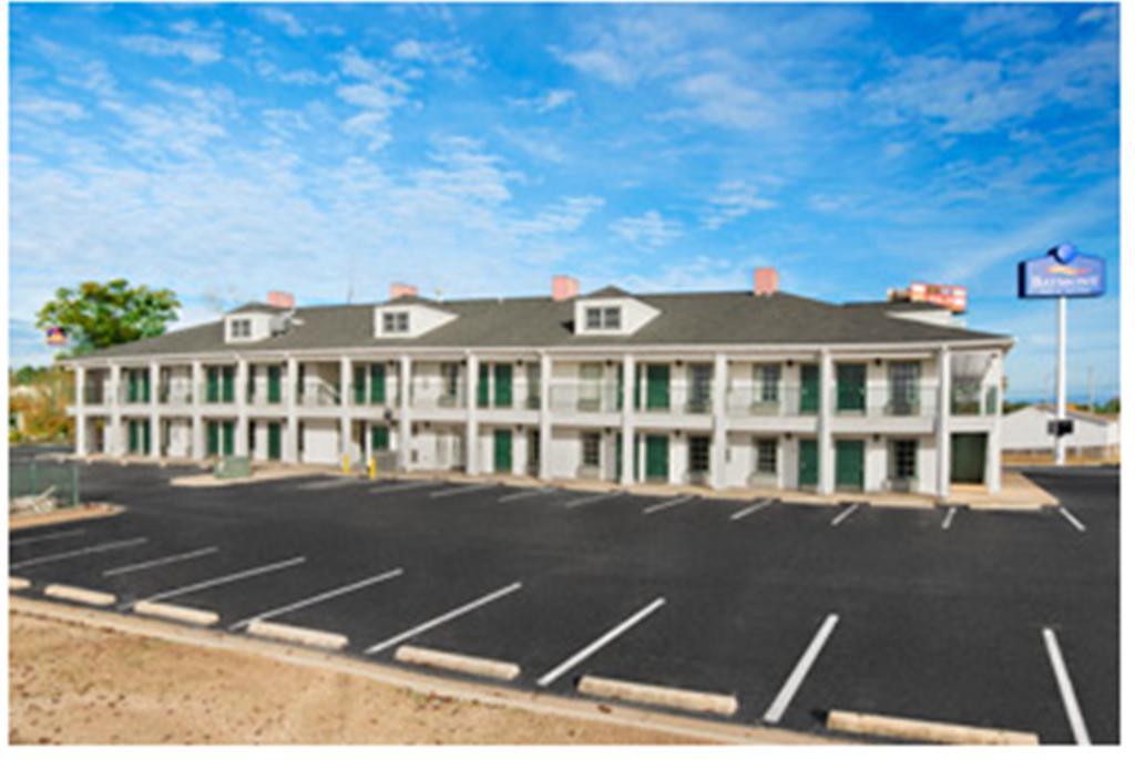 Baymont By Wyndham Sanford Hotel Екстериор снимка